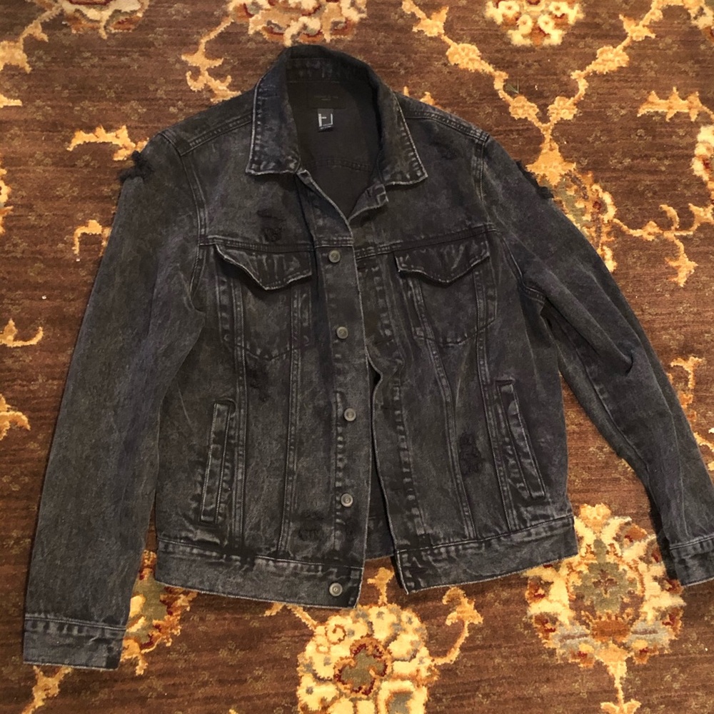 Men’s black denim jacket size Large